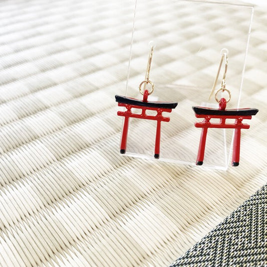 Front view of torii gate-inspired earrings in vermilion and black resin, handmade in Japan