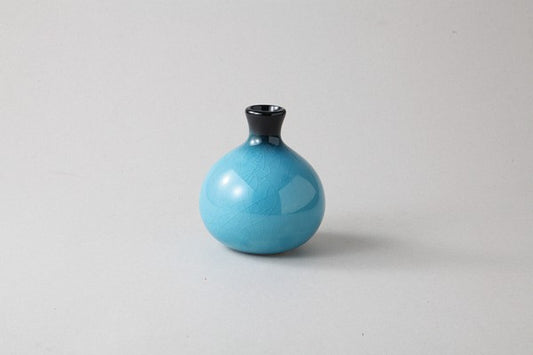 Mino ware Crackled Blue Shine flower vase in round shape with blue crackle glaze