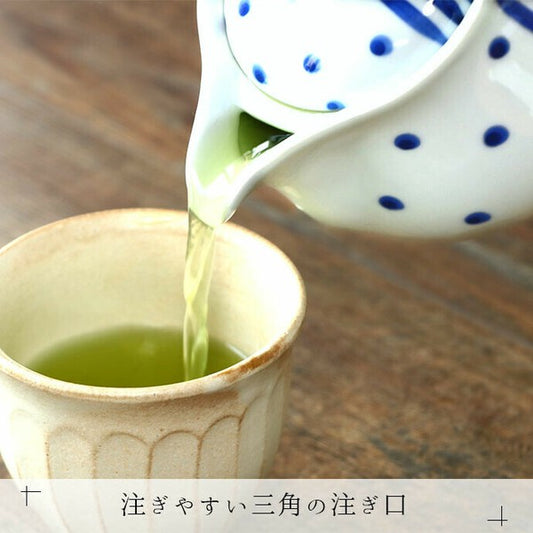 Tea being poured from the Arita-yaki teapot with blue stripes and polka dots, showing smooth flow from the spout during use