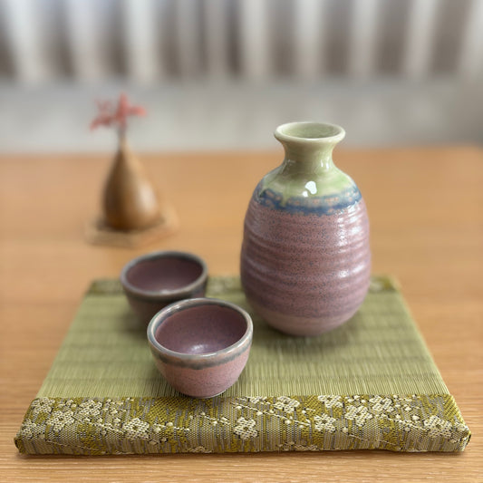 Mino ware sake set with one tokkuri and two ochoko cups in rich glazed finish, inspired by Takada-yaki tradition