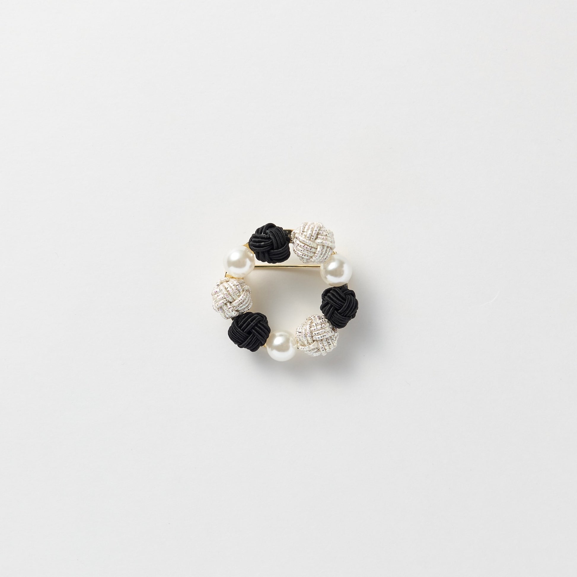 Elegant black pearl and mizuhiki brooch symbolizing connection and good wishes