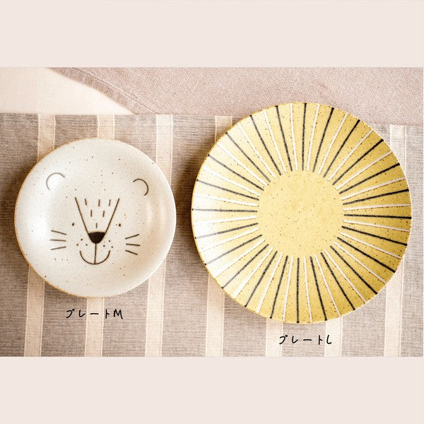 Mogu Mogu lion plate with charming cartoon-style lion face