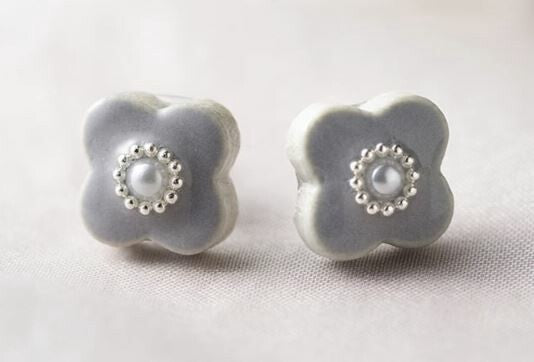 [Mikelo] Minoyaki Small Flower Pearl Earrings