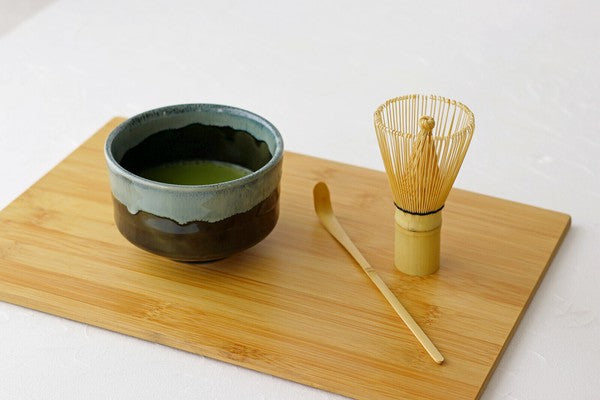 Matcha set with Mino ware bowl, bamboo whisk, and scoop on wooden board – Flowing Mist