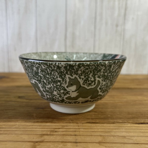 Side angle of Mino ware bowl with Asakusa Kaminarimon and Shiba Inu motif