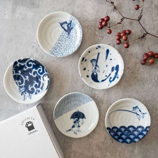 Set of five Japanese porcelain Some-neko small plates with cat designs and traditional blue patterns in gift box