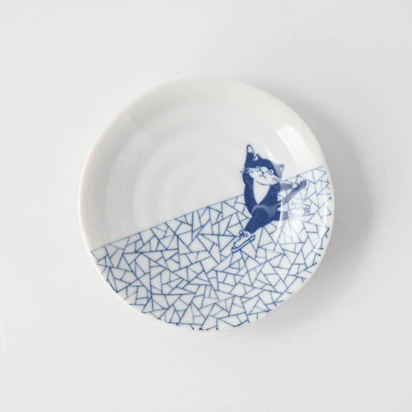 Japanese porcelain Some-neko small plate featuring playful cat illustration in blue glaze