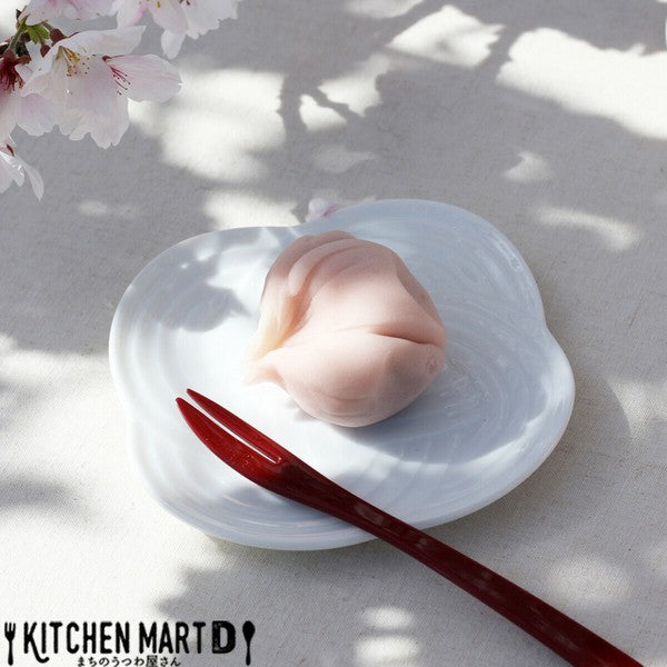 White Musubi small plate with embossed knot motif, served with Japanese sweets