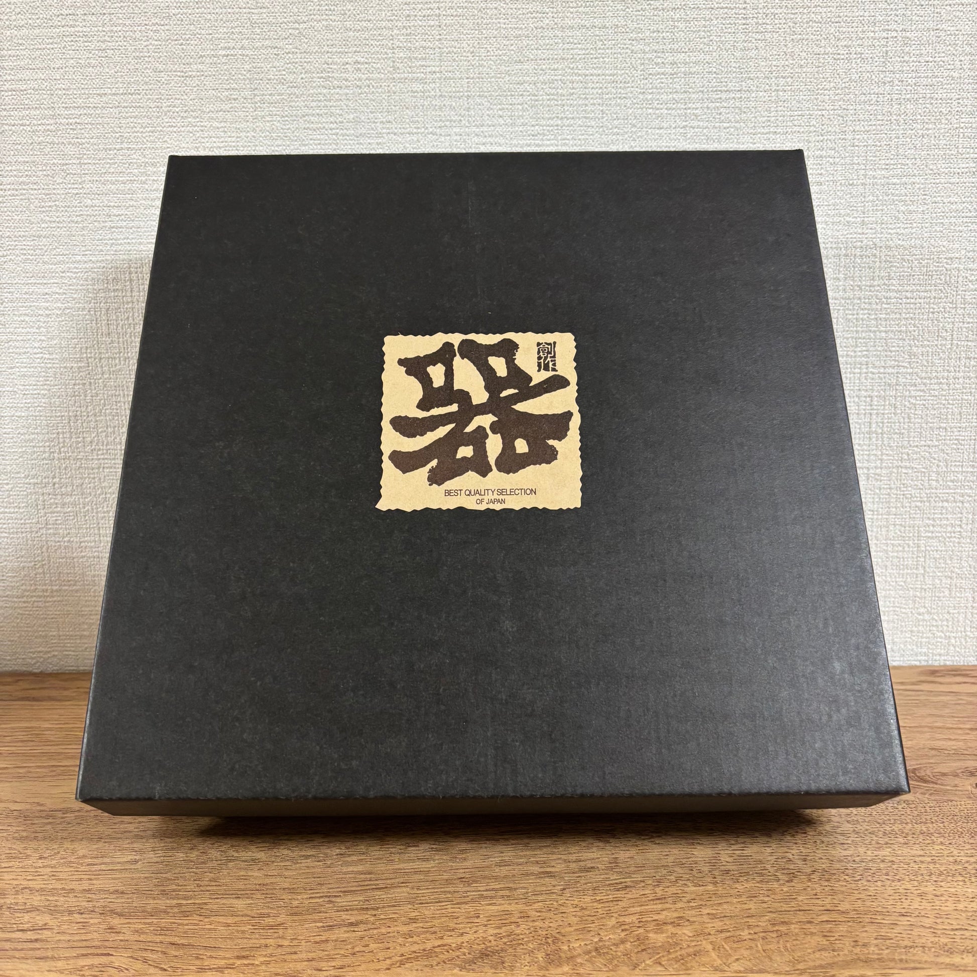 Elegant gift box for the 5-piece rice bowl set