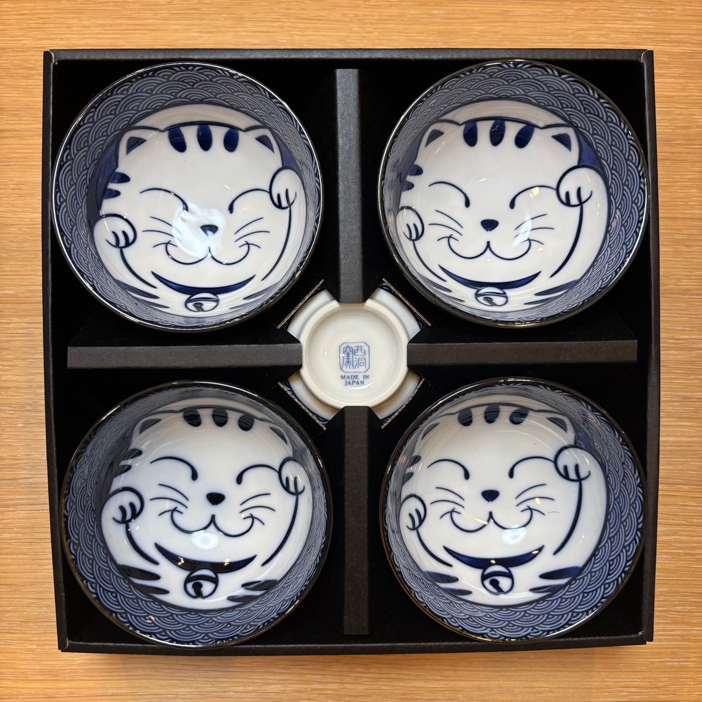 Set of 5 cat and wave patterned rice bowls in elegant gift box